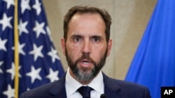 El fiscal especial Jack Smith habla con los medios sobre una acusación contra el expresidente de EEUU Donald Trump, el 1 de agosto de 2023, en una oficina del Departamento de Justicia en Washington. 