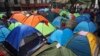 ARCHIVO - Migrantes haitianos acampan en plaza Giordano Bruno en el vecindario de Juárez en Ciudad de México el 18 de mayo de 2023. El INM informó del desmantelamiento de un campamento con unos 400 migrantes de distintas nacionalidades, en centro de Ciudad de México.