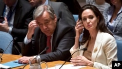 La enviada especial para los refugiados, Angelina Jolie, se presenta ante el Consejo de Seguridad de Naciones Unidas.