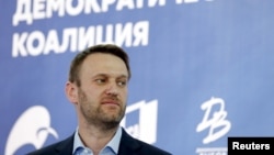 Pemimpin oposisi Rusia Alexei Navalny menghadiri konferensi pers di Moskow, 2015. (Reuters/Maxim Shemetov)