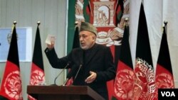 Presiden Afghanistan Hamid Karzai berpidato di Asadabad, ibukota provinsi Kunar, Sabtu (12/3).