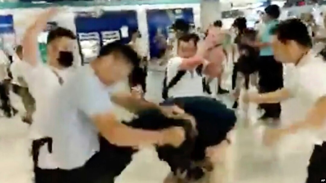 香港新界元朗發生暴力行為。