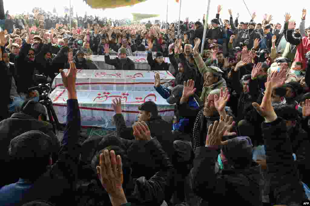 شیعہ تنظیم 'مجلس وحدتِ مسلمین' بھی دھرنے میں شامل ہو گئی ہے۔ 