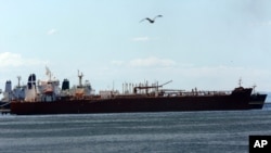 El petrolero iraní Forest anclado en el muelle de la refinería El Palito cerca de Puerto Cabello, Venezuela, el 29 de septiembre de 2020. Foto: AP.