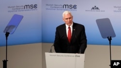 Potpredsednik Majk Pens na Bezbednosnoj konferenciji u Mihnehu, 18. februar, 2017. 