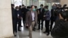 Zhong Nanshan, kepala komisi kesehatan China yang menyelidiki perebakan virus corona, tampak mengunjungi rumah sakit Jinyintan di kota Wuhan, di mana banyak pasien dirawat karena terpapar virus ini.