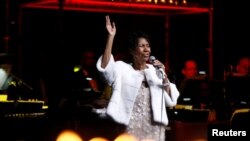  Aretha Franklin akiimba wakati wa uhai wake mjini New York, U.S., Nov. 7, 2017. 