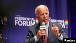 Kandidat presiden AS Joe Biden dari partai Demokrat, berbicara di One Iowa dan GLAAD LGBTQ Presidential Forum di Cedar Rapids, Iowa, 20 September 2019. 
