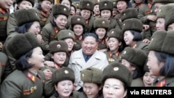 བྱང་ཀོ་རི་ཡའི་འགོ་ཁྲིད་ཀིམ་ཇོང་ཨུན་དང་བུད་མེད་དམག་དཔུང་།
