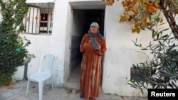 La mère d'Anis Amri, l'auteur présumé de l'attentat de Berlin, devant chez elle à Oueslatia, en Tunisie, le 23 décembre 2016.