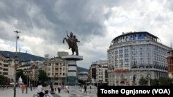 Брнабиќ и нејзиниот домаќин – Ковачевски, кои учествуваа на дебата за платформа за просперитетна иднина не кажаа дали на разговорите се отворило и прашањето на санкциите против Москва – тема за која Белград не е на ист курс со Европската унија. 
