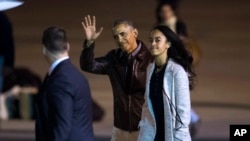 El presidente Barack Obama y su familia salieron del aeropuerto de Ezeiza de regreso a Washington la madrugada de este viernes.