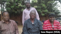 Le syndicat du SYNSHA à quelques heures de l'entrée en grève au Siège Éducation Ouvrière de Ouagadougou, Burkina, le 21 novembre2016. (VOA/Issa Napon)