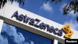 Perusahaan farmasi raksasa Inggris-Swedia, AstraZeneca menghentikan uji coba global vaksin Covid-19 setelah seorang partisipan sukarelanya jatuh sakit setelah menerima vaksin eksperimental tersebut. (Foto: ilustrasi).