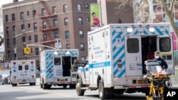 En fotos: EE.UU. se enfrenta a las muertes por coronavirus, morgues colapsadas