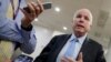 McCain critica enfoque en derechos humanos de Trump