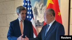 美国气候特使克里与中国气候特使解振华在北京会晤。(2023年7月17日)