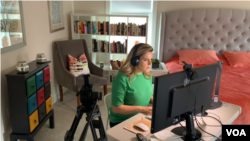 VOA Turkish Service member Mehtap Colak Yilmaz work from home on the daily Eko show using remote connections. (VOA Turkish Service)