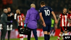 Harry Kane de Tottenham quittes la pelouse après un match contre Southampton, Angleterre, le 1er janvier 2020.