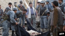 Pemberontak Taliban telah beberapa kali melakukan serangan bunuh diri dengan penyerang yang berseragam polisi Afghanistan (foto: dok). 