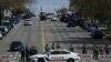 Des agents des forces de l'ordre surveillent les rues entourant le Capitole et les bâtiments du Congrès à la suite d'une menace de sécurité au Capitole des États-Unis à Washington, D.C., États-Unis, le 2 avril 2021.