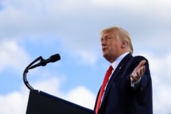 El presidente Donald Trump dijo al público que asistió al evento en Wisconsin que Dios le ayudará para que siga haciendo el trabajo que ha hecho hasta ahora.