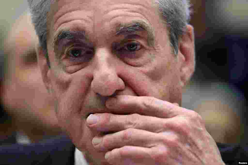 Former Special Counsel Robert Mueller refers to documents as he testifies before a US House Judiciary Committee hearing on the Office of Special Counsel's investigation into Russian meddling in the 2016 US Presidential Election, Capitol Hill, Washington.