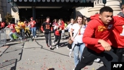 Ljudi bježe poslije pucnjave na na proslavi povodom Super Bowl titule Kansas Chiefsa.