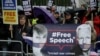 Pristalice Džulijana Asanža tokom protesta ispred suda u Londonu (Foto: AP)