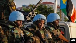 Les Casques bleus de l'ONU patrouillent à bord d'un véhicule à Juba, Soudan du Sud, 2 septembre 2016. 