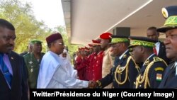 Les responsables des Forces de Défense et de Sécurité du Niger présentent leurs vœux de nouvel an au président Mahamadou Issoufou à Niamey, 4 janvier 2018.