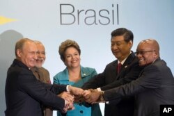Vladimir Putinm Narendra Modi, Dilma Rousseff, Xi Jinping e Jacob Zuma (esq-dir)
