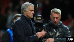 Jose Mourinho, lors du match de football du groupe H entre Manchester United et Valence à Old Trafford à Manchester, au nord-ouest de l'Angleterre, le 2 octobre 2018.