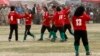 Timnas sepak bola putri Afghanistan merayakan kemenangan dalam laga persahabatan antara timnas Afghanistan dengan timnas putri dari Pasukan Keamanan Internasional pimpinan NATO di Kabul, 29 Oktober 2010.