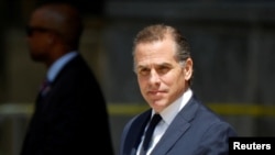 ARHIVA: Sin predsjednika SAD, Hunter Biden, ispred federalne sudnice u Delaveru, 26. jula 2023. Foto: Reuters/Jonathan Ernst