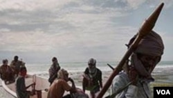Bajak laut Somalia (foto: dok) diperkirakan masih menyandera 10 kapal dan awaknya.