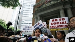 Sringatin, a member of a domestic workers union, cries outside the Court of Final Appeal in Hong Kong, Mar. 25, 2013.