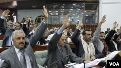 Parlemen Yaman memberikan imunitas kepada Presiden Ali Abdullah Saleh sebagai imbalan atas kesediaannya lengser dari jabatan presiden (21/1).