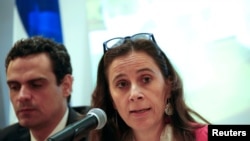 La Commissaire Antonia Urrejola, Rapporteur pour le Nicaragua de la Commission interaméricaine des droits de l'homme (CIDH), s'exprime lors d'une conférence de presse à Managua, au Nicaragua, le 21 mai 2018. REUTERS / Oswaldo Rivas 