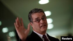 Roberto Azevedo, directeur général de l'Organisation mondiale du commerce (OMC), lors d'une conférence de presse à Brasilia, Brésil le 12 mars 2018. REUTERS / Ueslei Marcelino - RC112C936F20