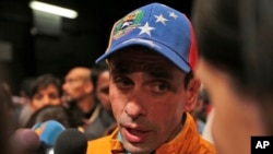 Henrique Capriles, exgobernador del estado Miranda, y líder de Primero Justicia, anunció que se retira de la alianza opositora MUD en protesta por la juramentación ante la ANC de gobernadores de oposición de Acción Democrática.
