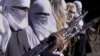 La imagen tomada de un video muestra a comandos terroristas cuando son entrenados en la región paquistaní de Waziristán.