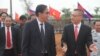 Mr. Pan Sorasak, Cambodia's minister of commerce (left) and Vietnamese ambassador to Cambodia Vu Quang Minh preside over the inauguration ceremony of “Da Market,” a joint initiative of the two nations, located along the border of Memot district of Tboung Khmum province and of Tay Ninh province in Vietnam, on January 16, 2018. (Courtesy : Facebook page of Ministry of Commerce)
