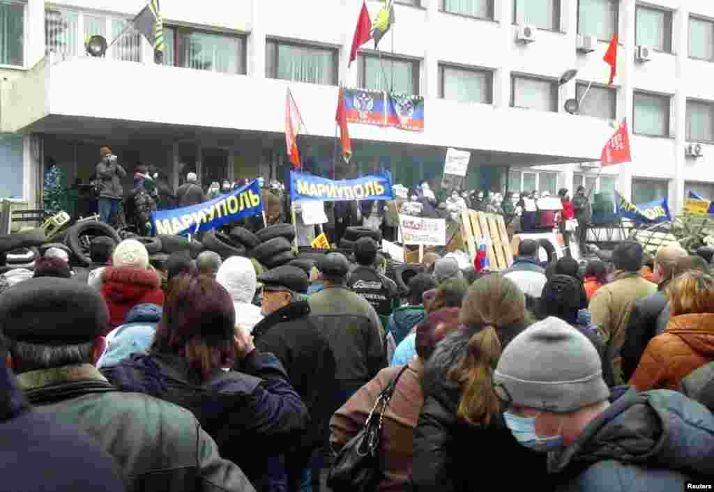 Protesters hold a rally outside the mayor's office. Local media reported that separatist protesters seized control of the mayor's office in the town of Mariupol, eastern Ukraine, April 13, 2014.