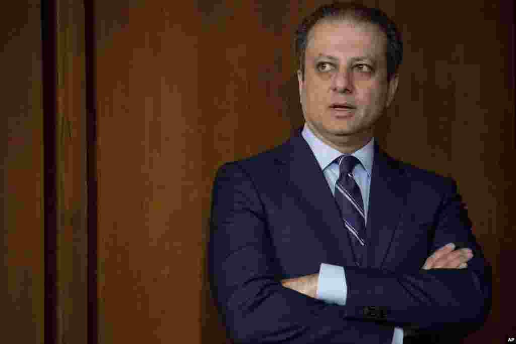 Le 11 mars 2017, le procureur général du sud de New York est renvoyé après avoir refusé de démissionner. L'administration Trump a demandé à tous les procureurs restants de l'ère Obama de démissionner, ouvrant la voie à de nouvelles nominations. Sur cette photographie, Preet Bharara arrive à Capitol Hill, Washington, le 8 juin 2017. 