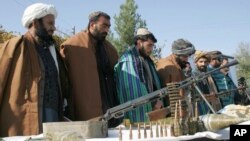 پیوستن جمعی از جنگجویان طالب به حکومت افغانستان در ولایت هرات