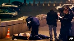 'Yan sandan kasar Rasha suna bincike kusa da gawa Boris Nemtsov,