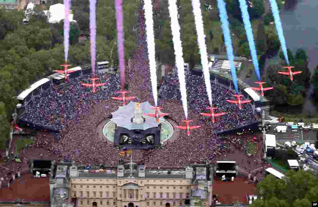 The British Royal Air Force Red Arrows fly in formation over Buckingham Palace.