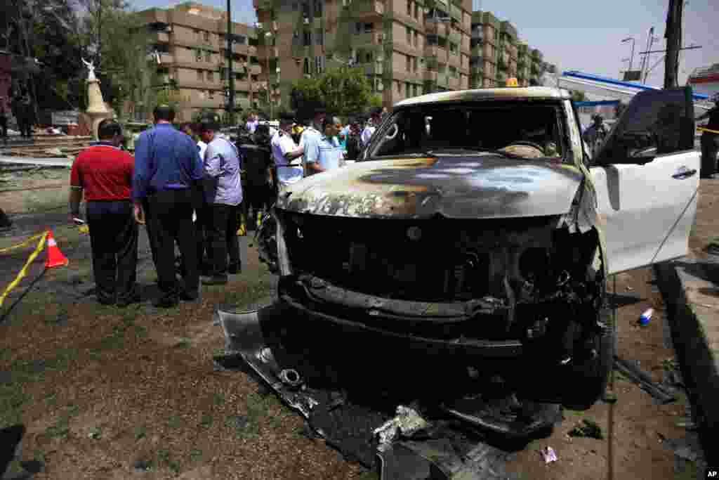 Security personnel gather at a site of an explosion near the convoy of the Egyptian Interior Minister Mohamed Ibrahim, Cairo, Sept. 5, 2013.