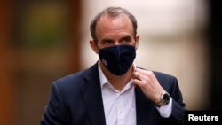 Menteri Luar Negeri Inggris Dominic Raab dijadwalkan akan meminta resolusi kepada Dewan Keamanan PBB soal gencatan senjata lokal untuk memberi akses vaksin COVID-19 bagi zona konflik, Rabu, 17 Februari 2021. (Foto: dok).